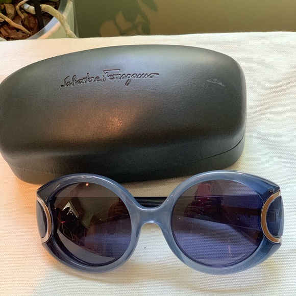 Salvatore Ferragamo Sunglasses - Picture 2 of 3